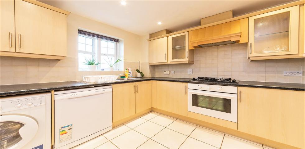 			NEW INSTRUCTION, 2 Bedroom, 1 bath, 1 reception Flat			 Shillingford Road, MILL HILL